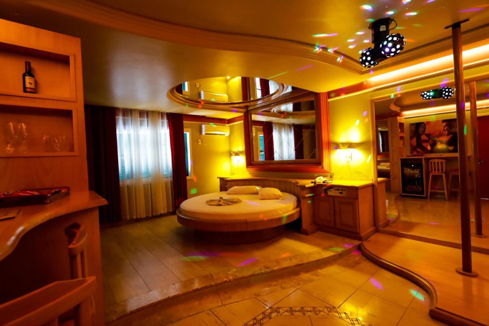 Motel Avenida (Adults Only) Γκραμάντο Εξωτερικό φωτογραφία